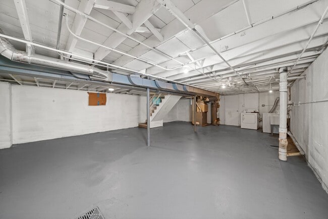 Building Photo - 701 E 142nd St