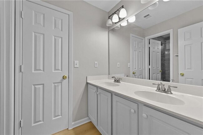 Building Photo - 137 Towne Park Dr