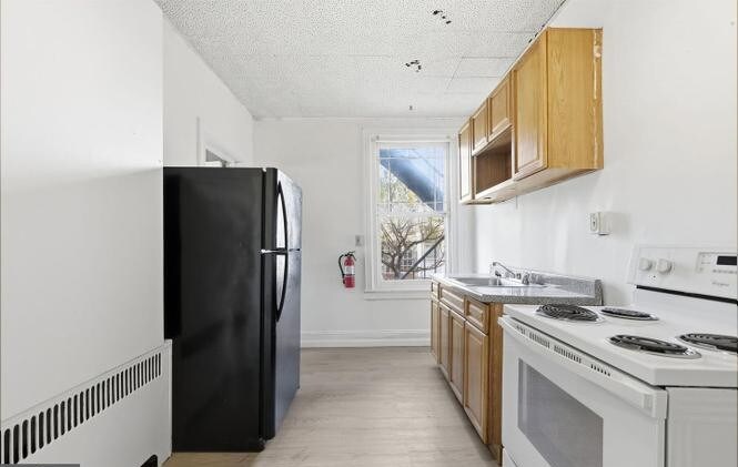 Building Photo - 37 E Stratford Ave