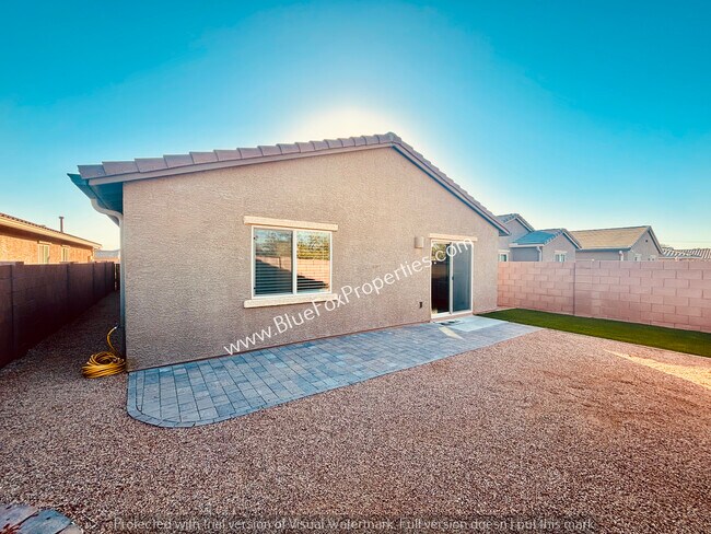 Building Photo - 12867 N Peony Dr