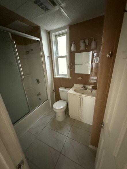 Building Photo - 8508 Columbia Ave