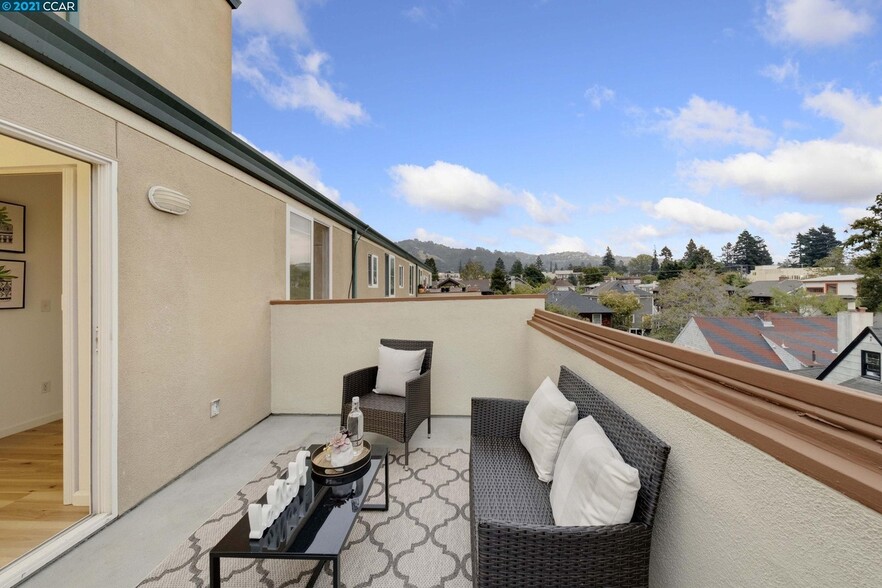 Patio - 2615 Telegraph Ave