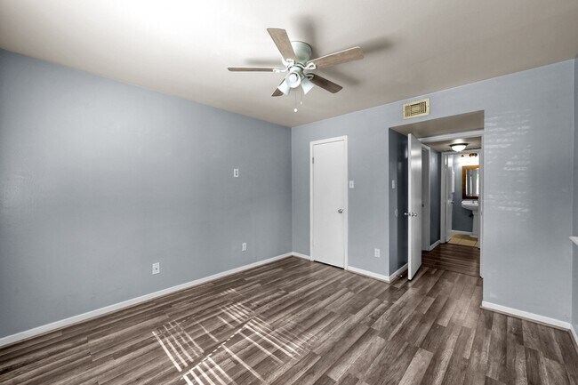 Building Photo - 3500 Tangle Brush Dr