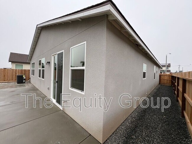 Building Photo - 6925 W Grove Ave