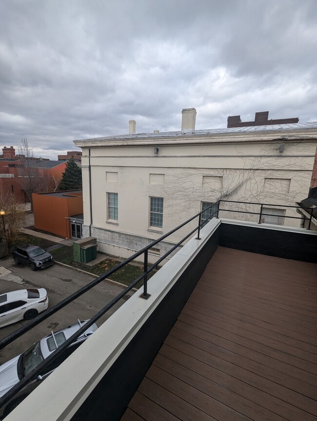 Rooftop Deck - 405 State St