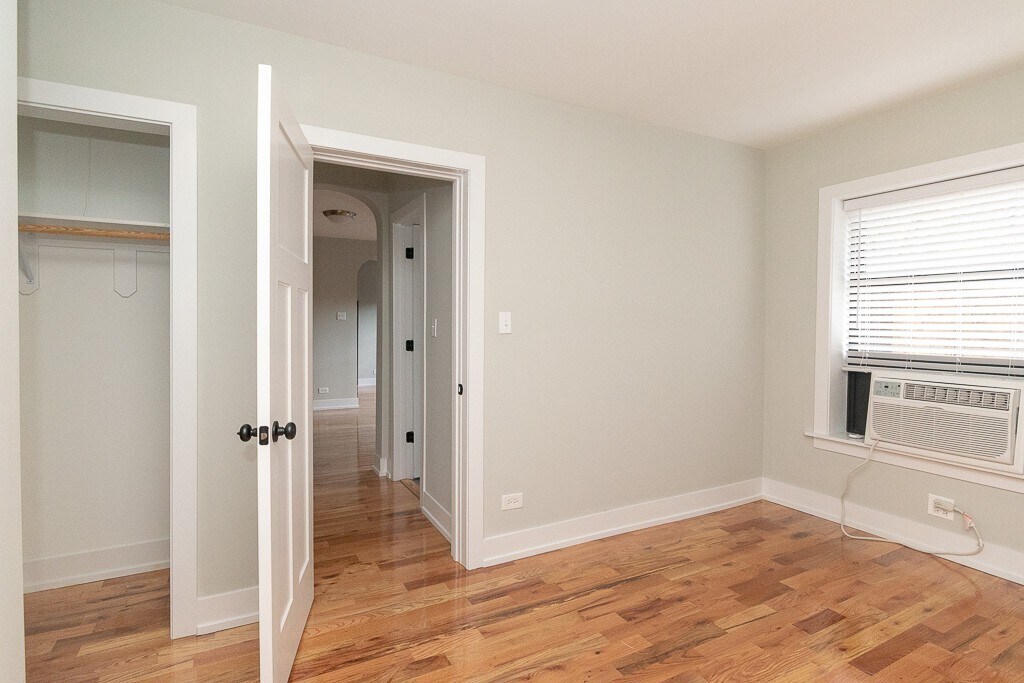 Building Photo - 564 W Arlington Pl