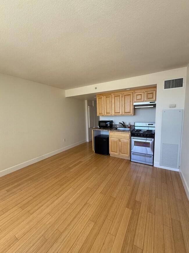 Building Photo - 450 N Arlington Ave