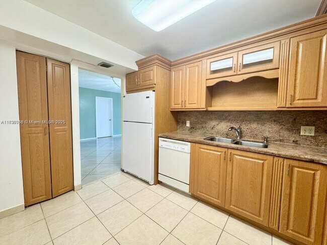 Building Photo - 3800 S Ocean Dr