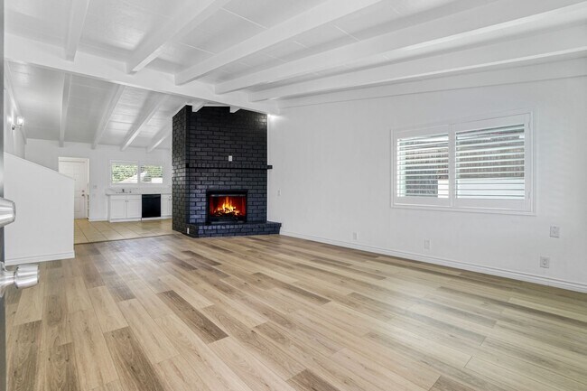 Building Photo - Updated three bed two bath house in Thousand Oaks with attached garage