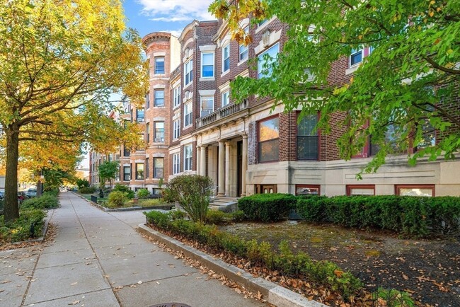 Building Photo - 1033 Beacon St