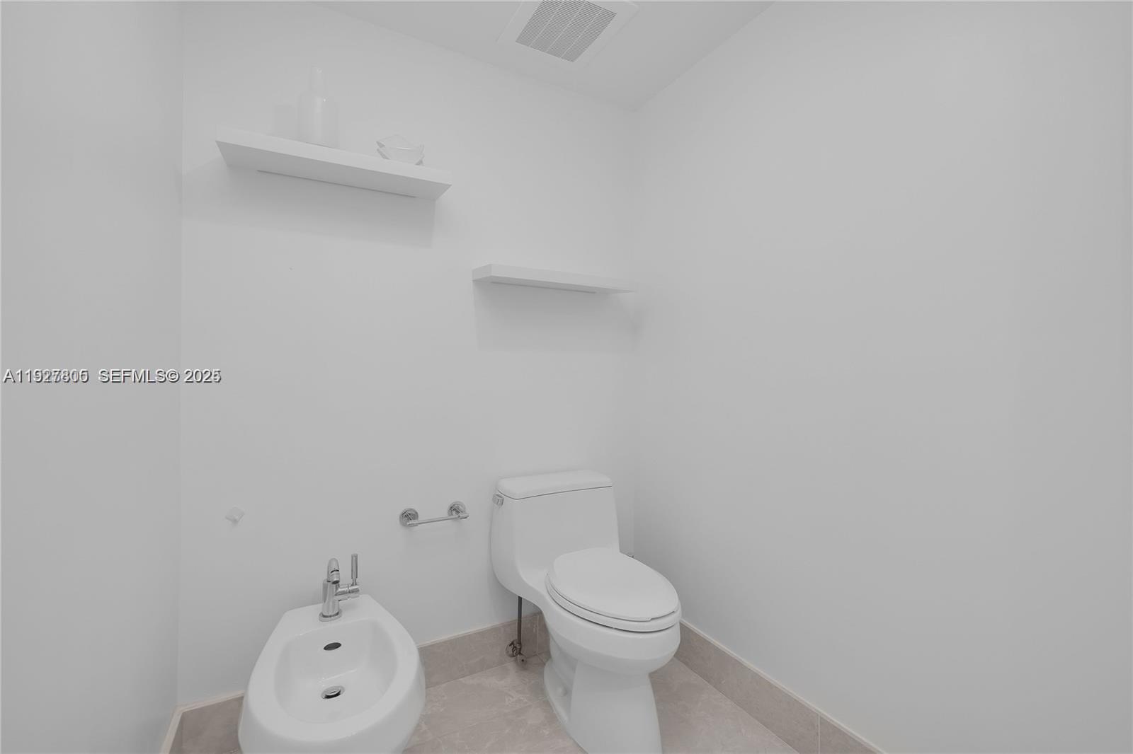 Building Photo - 17001 Collins Ave