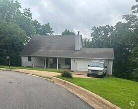 Building Photo - Updated 5 Bedroom Home Located in the High...