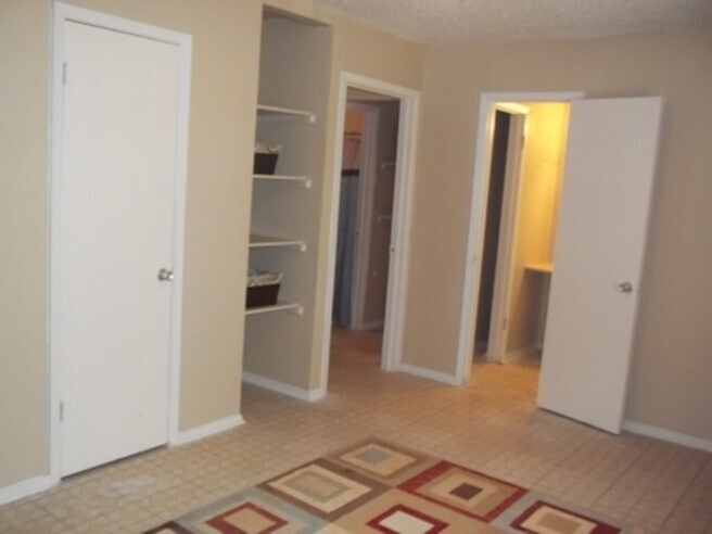 Building Photo - Brookview Duplex