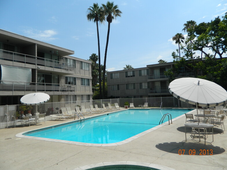 Building Photo - 6979 Palm Ct