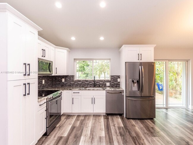 Building Photo - 9939 Majestic Way