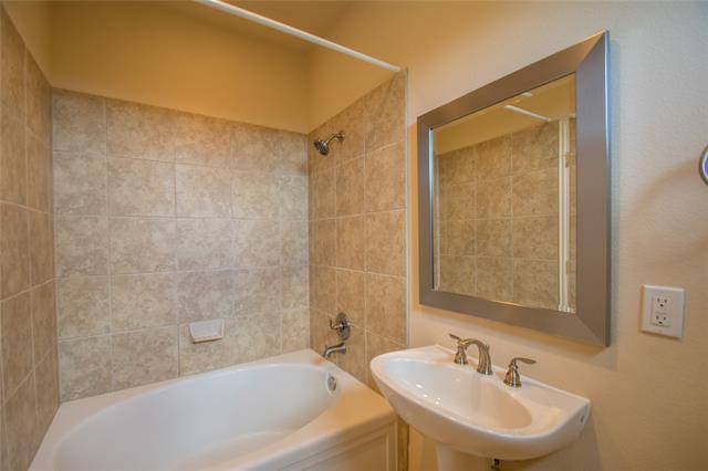Building Photo - 708 Skyline Bluff Ct