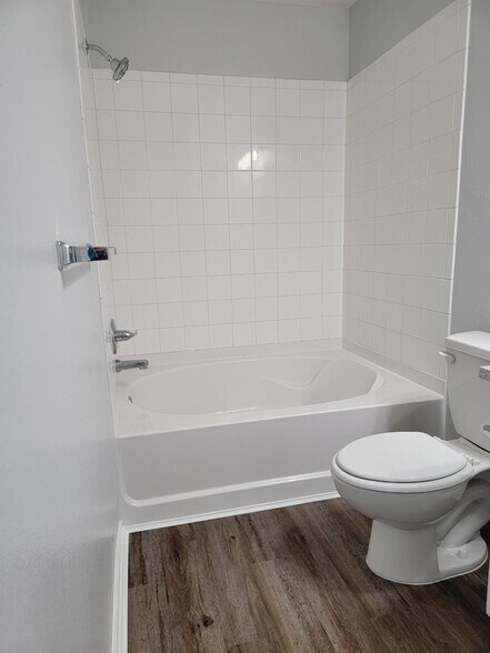 Master Bath - 3016 Princeton Ave