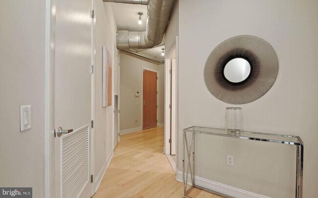 Building Photo - 811 4th St NW