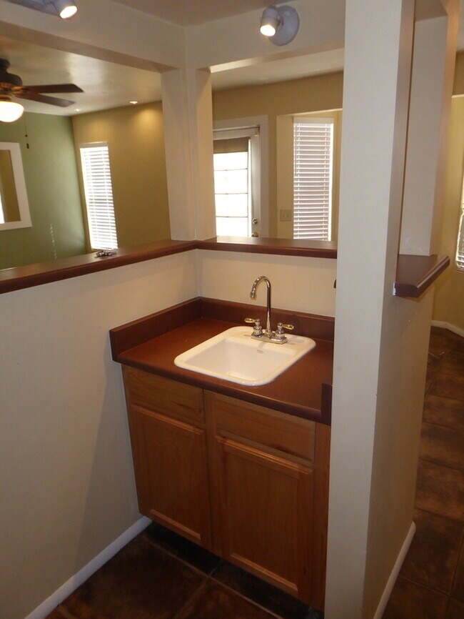 Building Photo - 820 W University Dr