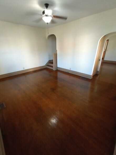 Building Photo - 825 Tremont Ave SW