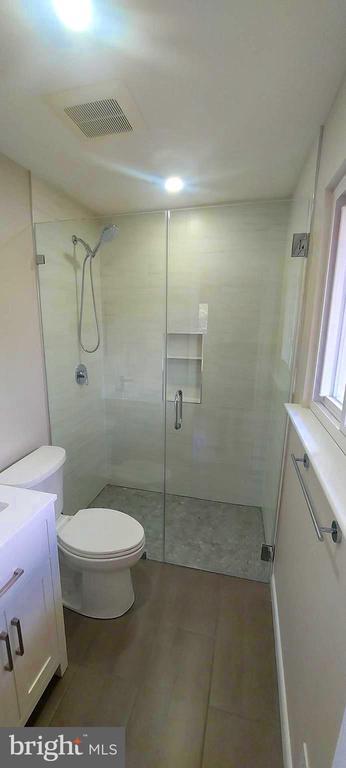 Building Photo - 9820 Inglemere Dr