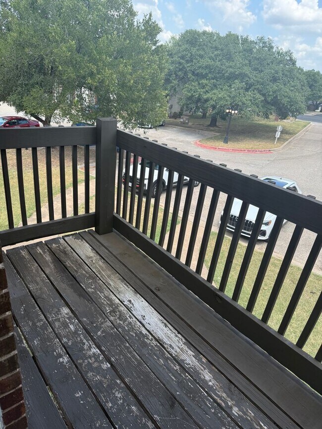 Building Photo - River Crossing - Near Downtown - 2BD /2.5BA - Townhome - Yard - Pet Friendly