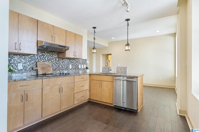 Building Photo - 2024 2nd Ave N