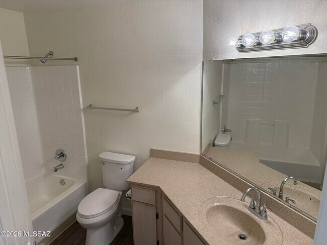 Building Photo - 5751 N Kolb Rd