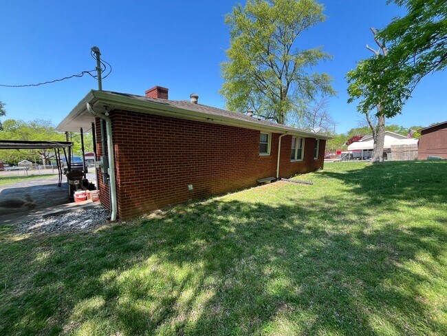 Building Photo - Great 3 Bedroom Home on Large Lot in Mount Juliet!