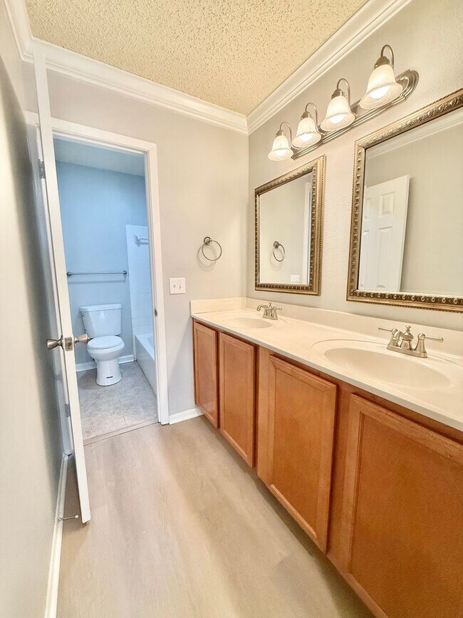 Building Photo - Spacious 3-bedroom Condo for Rent!