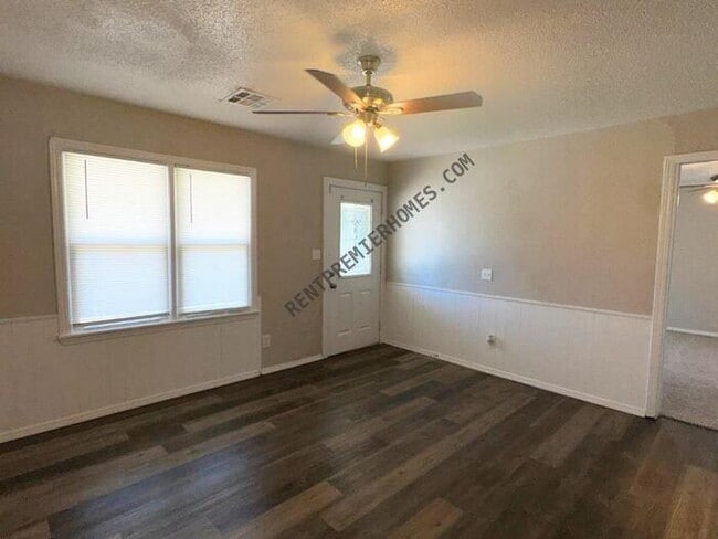 Building Photo - 3041 SW 40th Pl