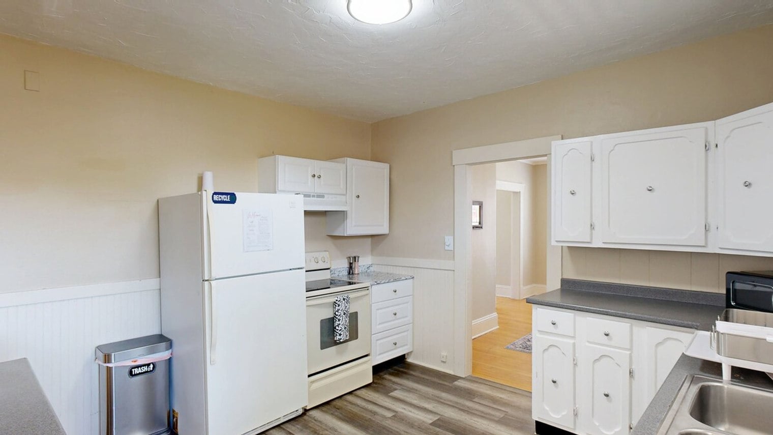 Building Photo - 128 1/2 Elm Street-SI ID1380181P