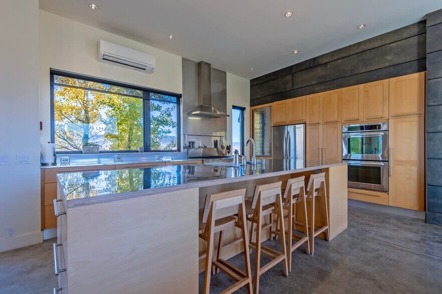 Building Photo - 5420 S 2000 W