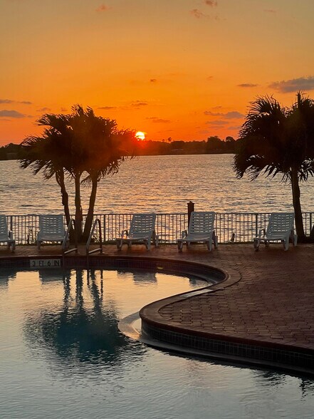 Building Photo - 2851 N Oakland Forest Dr