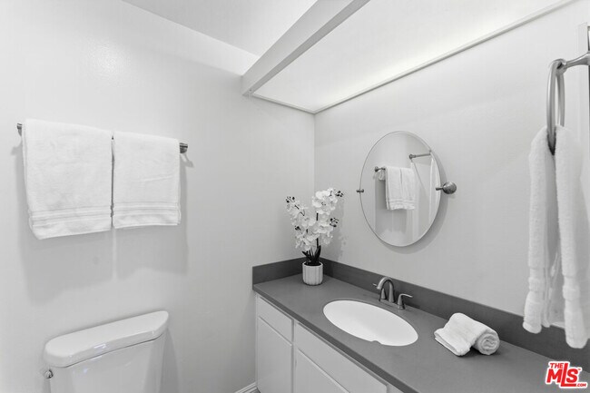 Building Photo - 2470 Bolker Dr