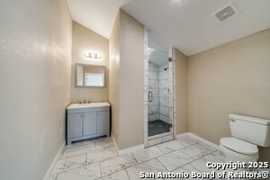 Building Photo - 811 W Kings Hwy