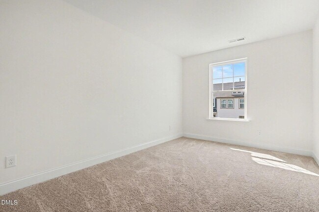 Building Photo - 3 Bedroom 2.5 Bathroom Townhome w/ 1 car garage in a prime location of Flowers Plantation