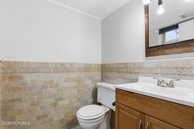 Building Photo - 536 River Dr