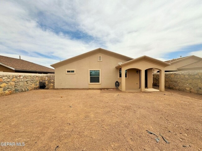 Building Photo - 13981 Sandy Rock Dr