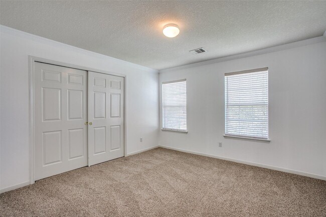 Building Photo - 9907 Valance Way