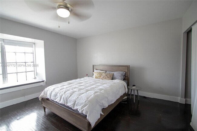 Building Photo - 2117 NE 123rd St