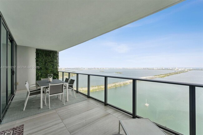 Building Photo - 3131 NE 7th Ave