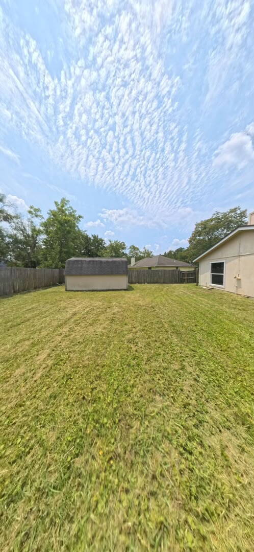 Building Photo - "Charming 3-Bedroom Haven with 2 Baths in the Heart of Orange Park – 1684 Sq Ft of Comfort!"