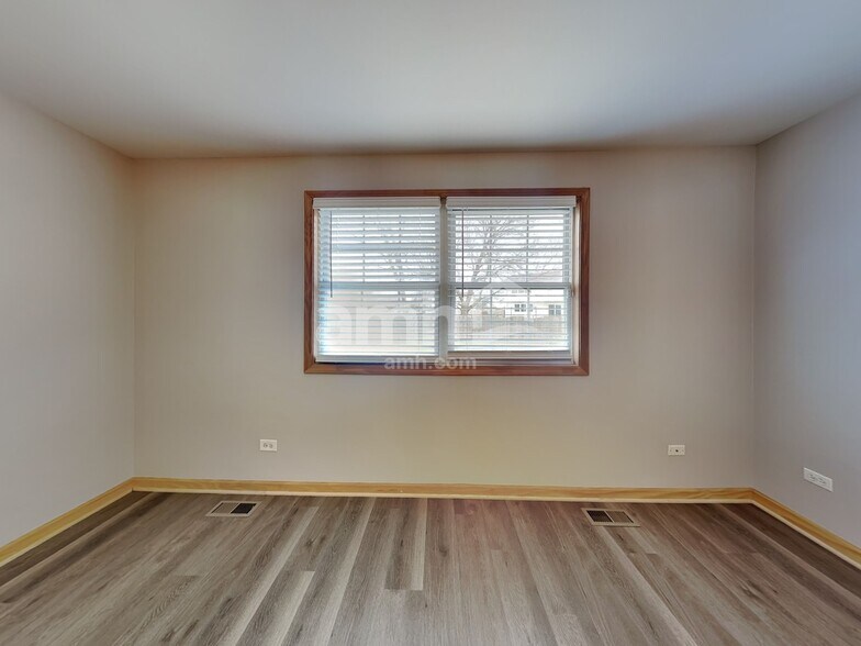 Building Photo - 5154 W Park Ln