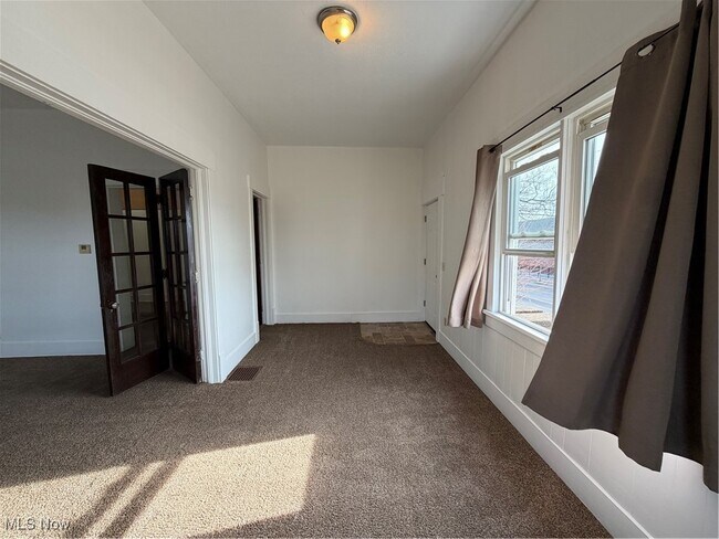 Building Photo - 317 12th St NE