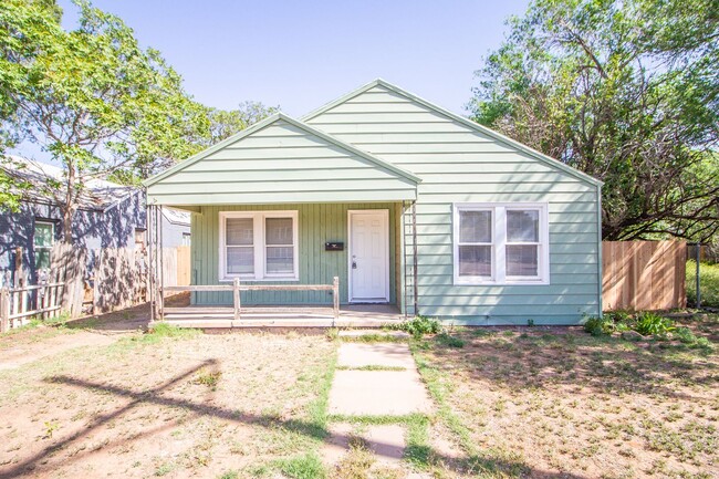 Updated 3 bed 1 bath close to 19th Street - 1918 20th St Lubbock TX ...