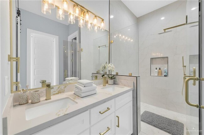 Building Photo - 16 Makayla Dr