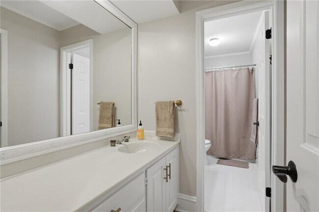 Building Photo - 1180 St Andrews Cir