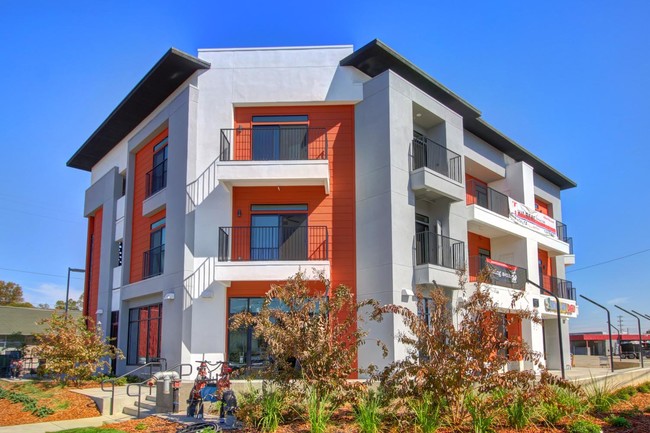 Building Photo - 6601 Folsom Blvd