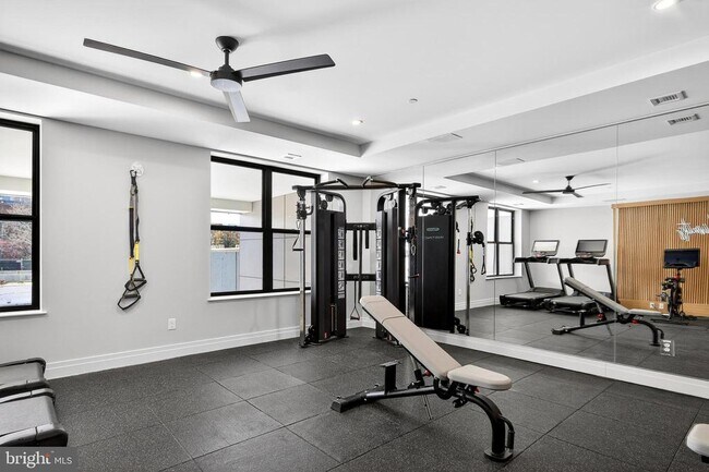 Building Photo - 811 S Columbus St